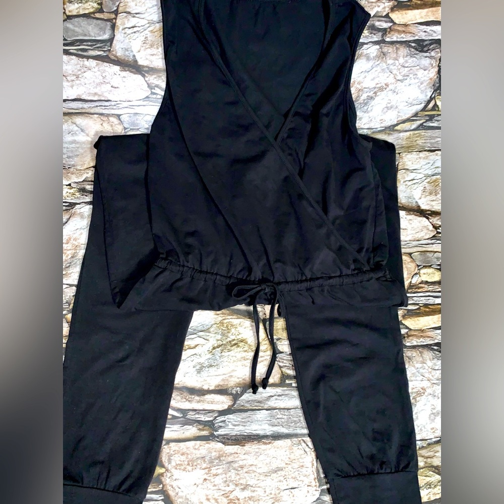 Women’s XL Jumpsuit with pockets. Comfy and sexy. Cinch tie waist